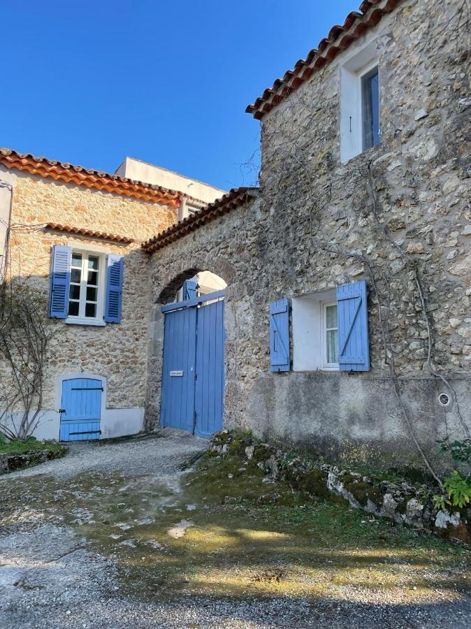 La Parenthese Du Var - Gite Avec Grande Terrasse Vue Sur Piscine Saint-Antonin-du-Var Exterior photo