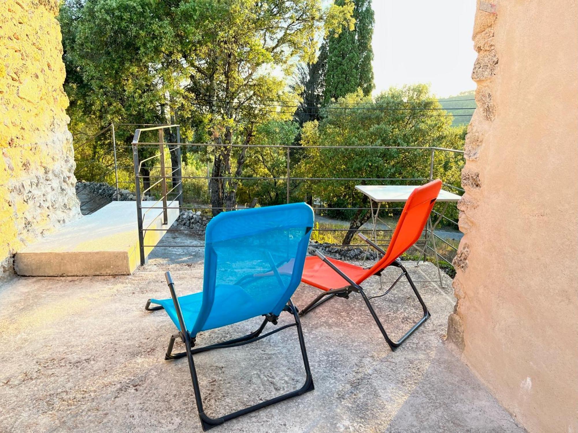 La Parenthese Du Var - Gite Avec Grande Terrasse Vue Sur Piscine Saint-Antonin-du-Var Exterior photo